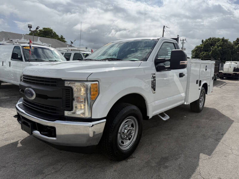 2017 Ford F-350 Super Duty XL's photo