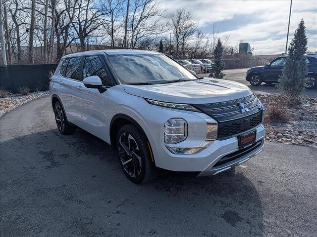 2024 Mitsubishi Outlander SE