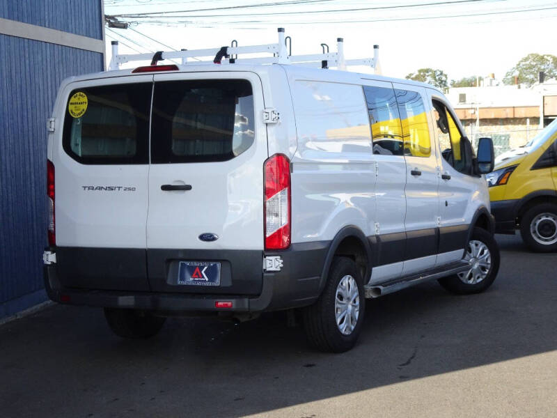 2015 Ford Transit Base photo 11