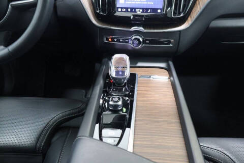 2023 Volvo XC60 B5 Ultimate Bright Theme