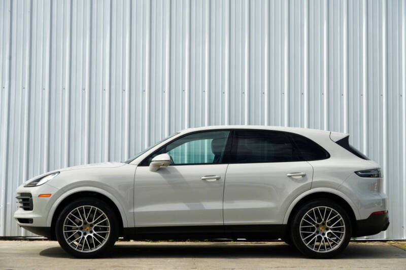 2023 Porsche Cayenne Platinum Edition