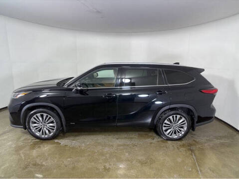 2022 Toyota Highlander Hybrid Platinum