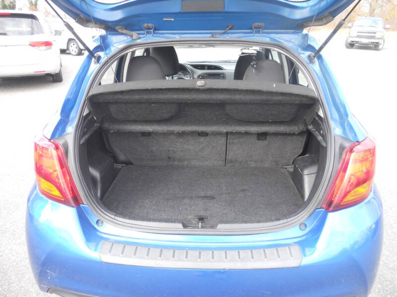 2015 Toyota Yaris 5-Door LE