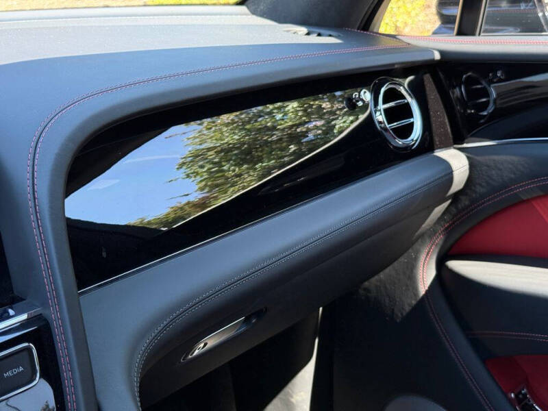 2024 Bentley Bentayga V8