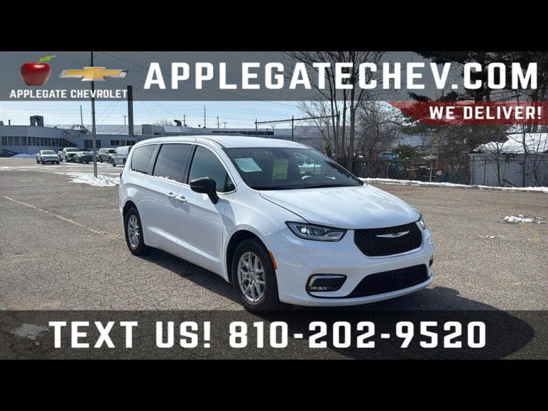 2025 Chrysler Pacifica Select