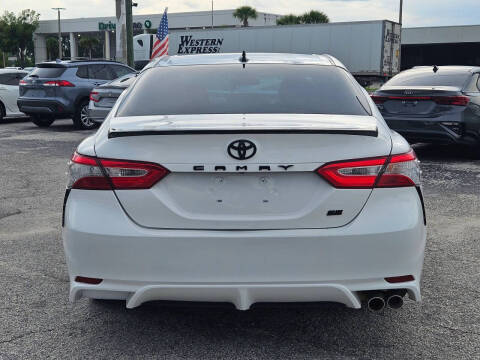 2020 Toyota Camry SE Nightshade