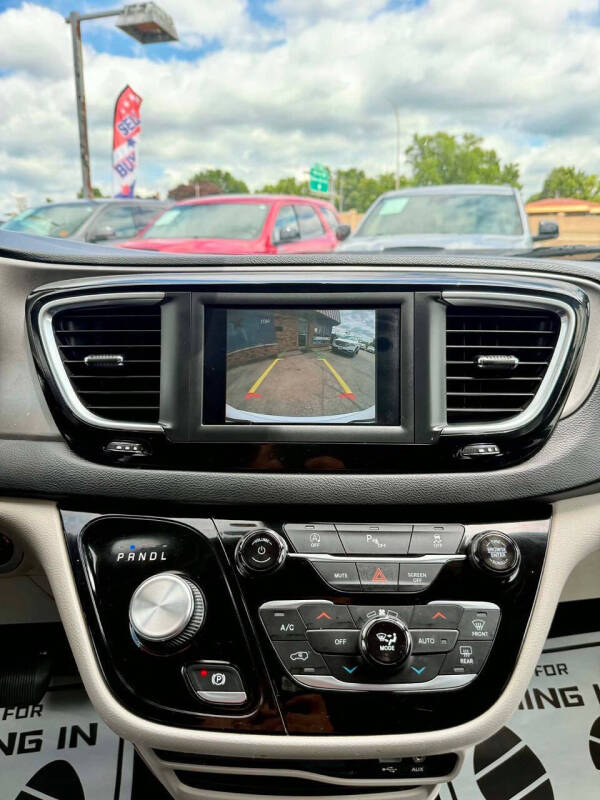 2020 Chrysler Pacifica Touring L