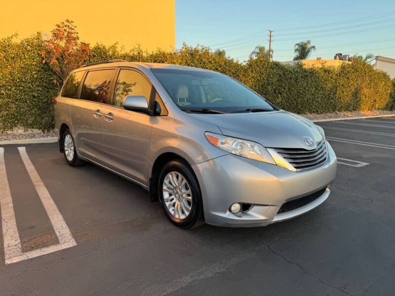 2013 Toyota Sienna XLE 7-Passenger Auto Access Seat
