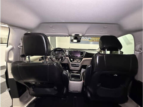 2023 Chrysler Pacifica Touring L