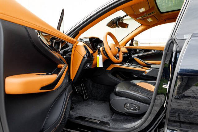 2025 Aston Martin DBX 707