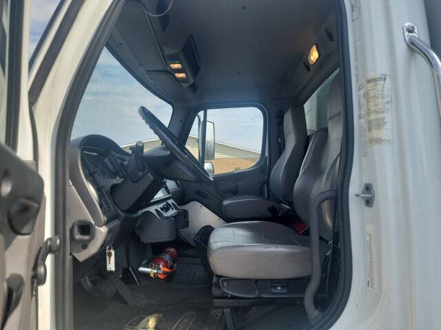 2015 Freightliner M2 106