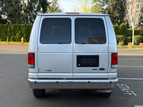 2011 Ford E-Series E-350 SD XLT