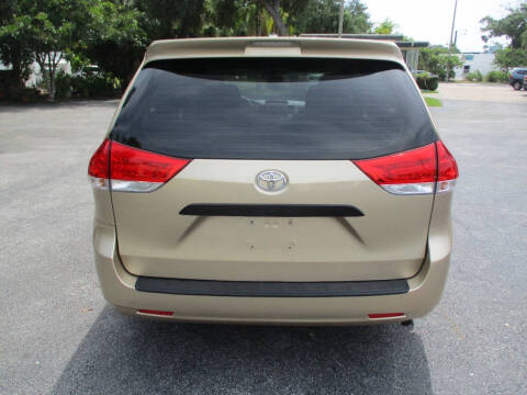 2012 Toyota Sienna Base 7-Passenger