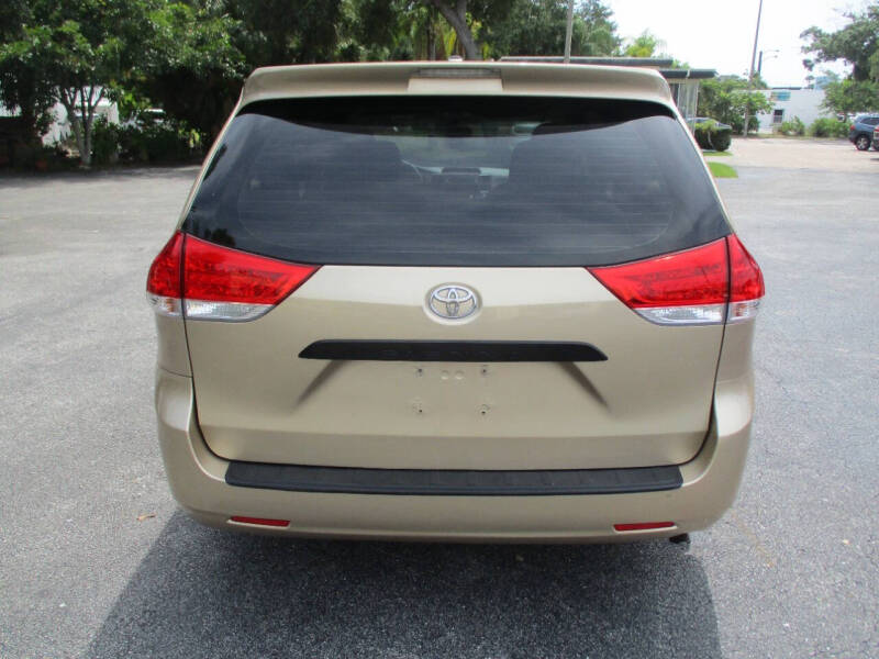 2012 Toyota Sienna Base 7-Passenger