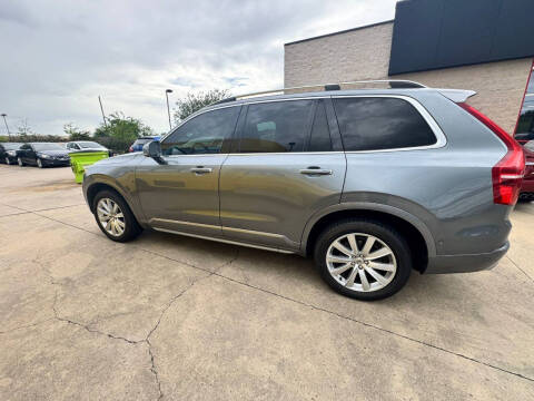 2016 Volvo XC90 T6 Momentum