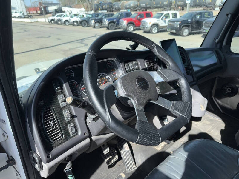 2017 Freightliner M2 106