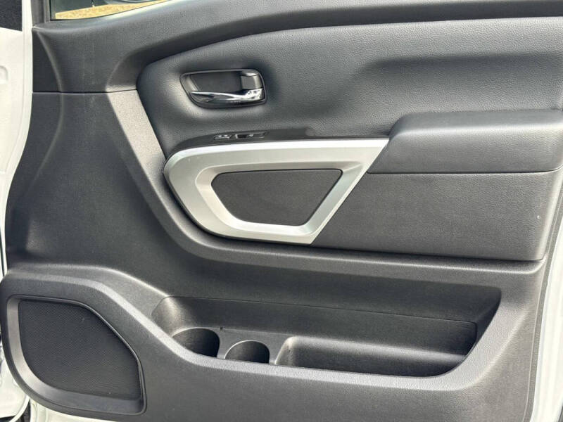 2024 Nissan Titan SV