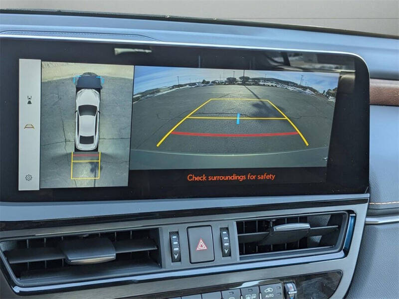 2025 Lexus ES 300h Luxury