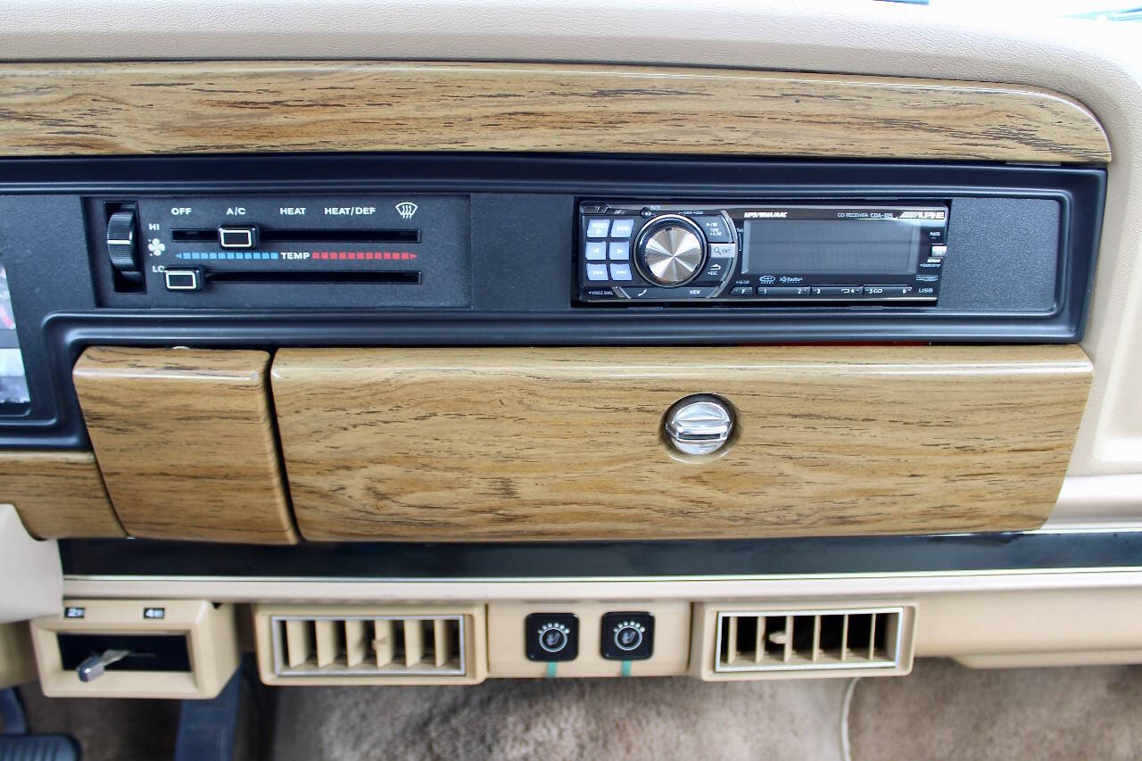 1989 Jeep Grand Wagoneer 73
