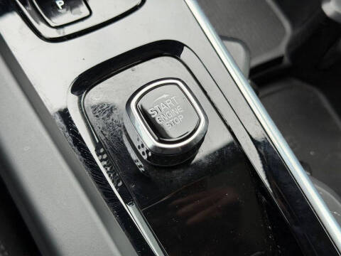 2023 Volvo XC60 B5 Plus Dark Theme