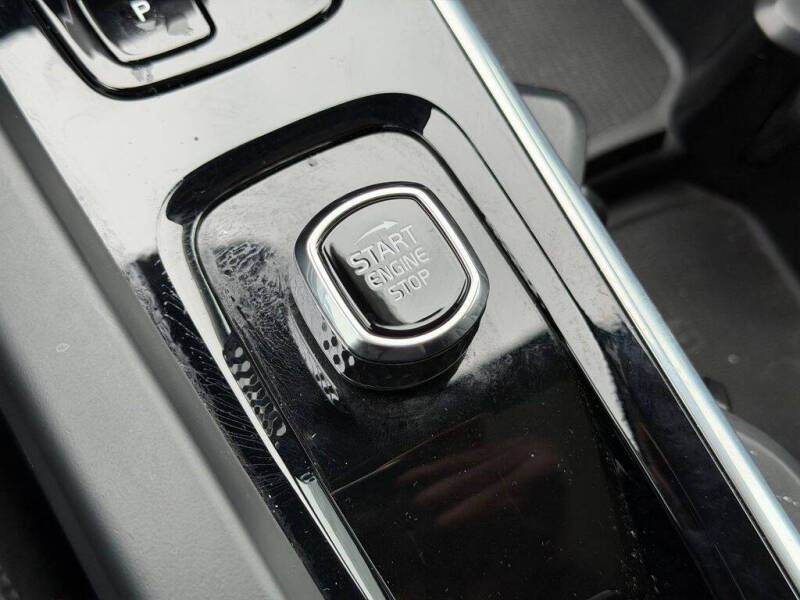 2023 Volvo XC60 B5 Plus Dark Theme