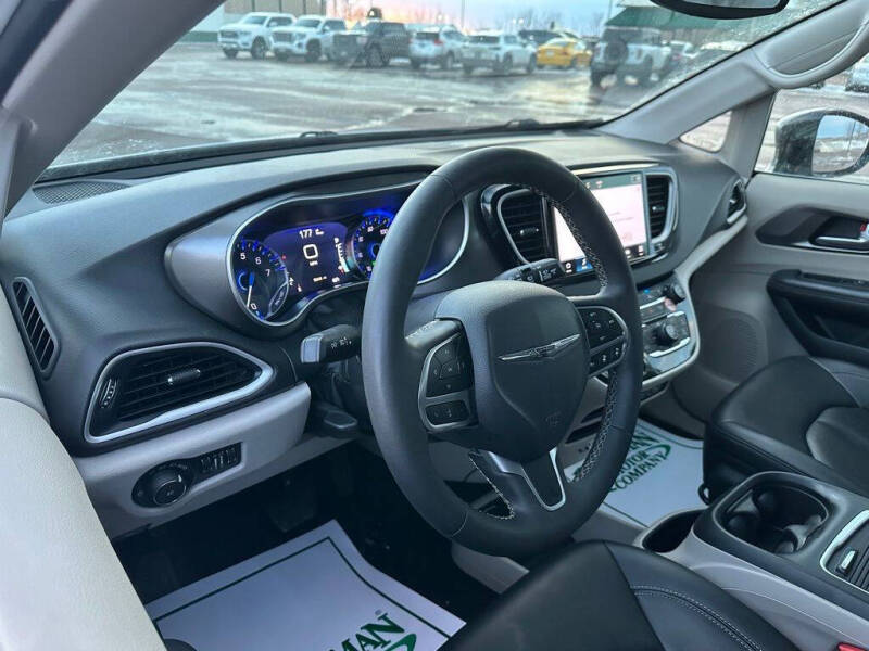 2024 Chrysler Pacifica Touring L