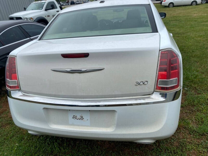 2011 Chrysler 300 Base's photo