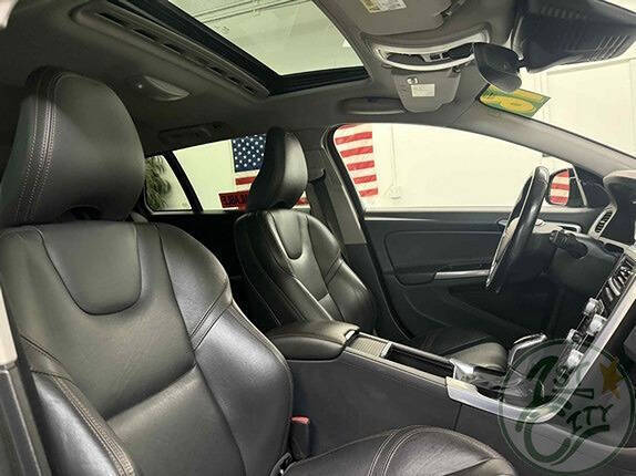 2016 Volvo V60 Cross Country T5 Platinum