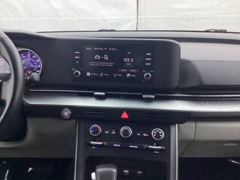 2023 Kia Carnival LX