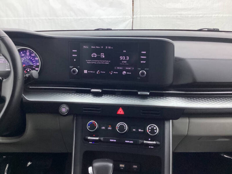 2023 Kia Carnival LX