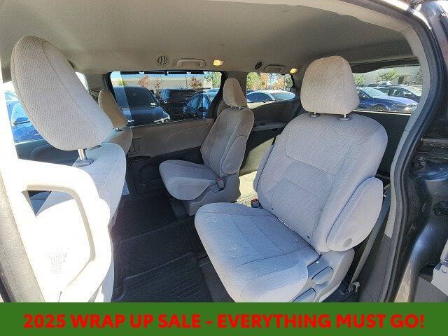 2017 Toyota Sienna LE 7-Passenger