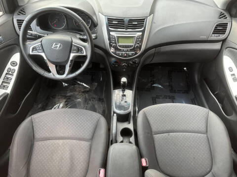 2013 Hyundai Accent SE