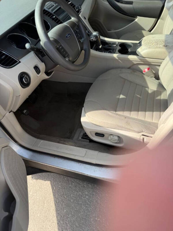 2010 Ford Taurus SE