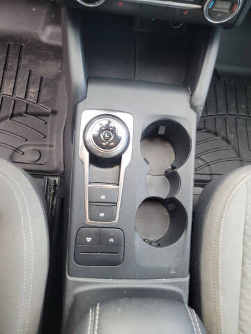 2020 Ford Escape SE