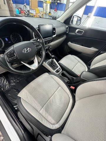 2022 Hyundai Venue SEL