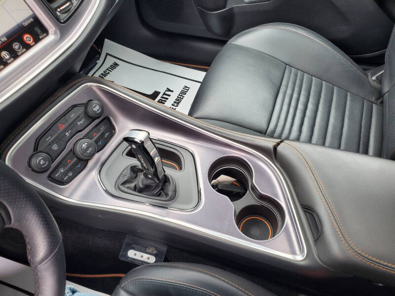 2016 Dodge Challenger 392 HEMI Scat Pack Shaker