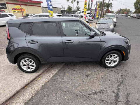 2024 Kia Soul LX