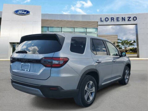 2024 Honda Pilot EX-L w/Rear Captain's Chairs