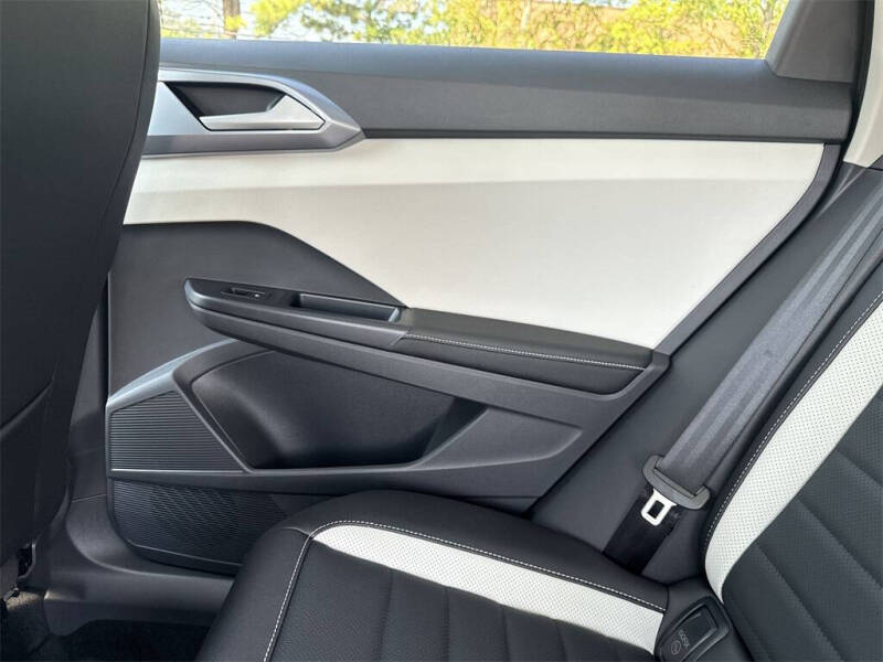 2025 Volkswagen Taos SEL 4Motion