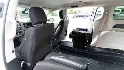 2022 Chrysler Voyager LX