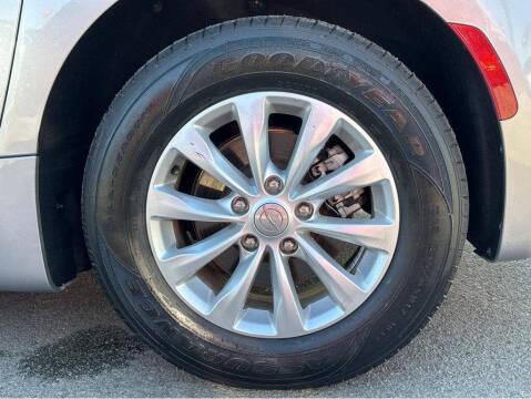 2017 Chrysler Pacifica Touring-L