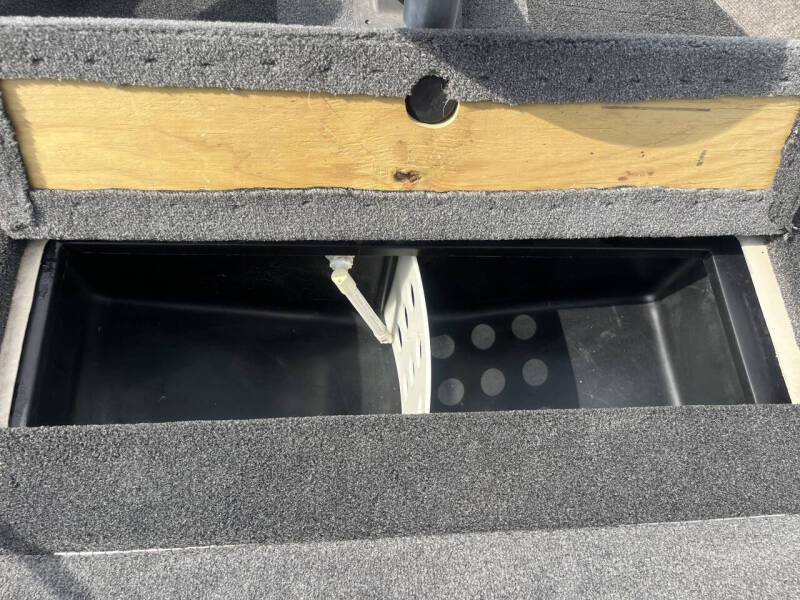 2002 Tracker PRO AVENGER 16