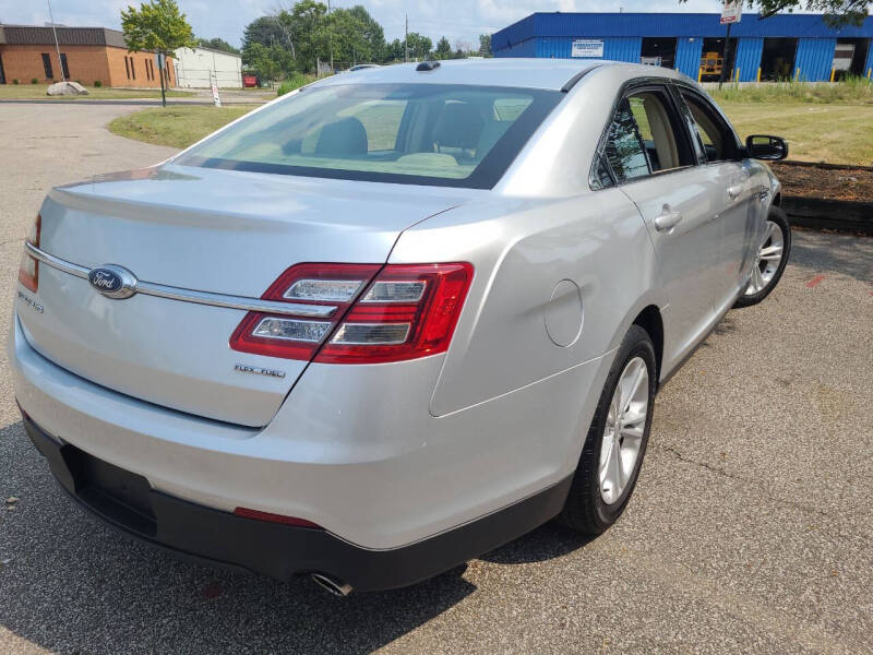 2018 Ford Taurus SE