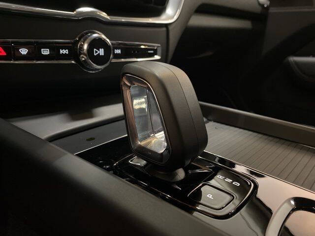 2025 Volvo XC60 B5 Core Dark Theme