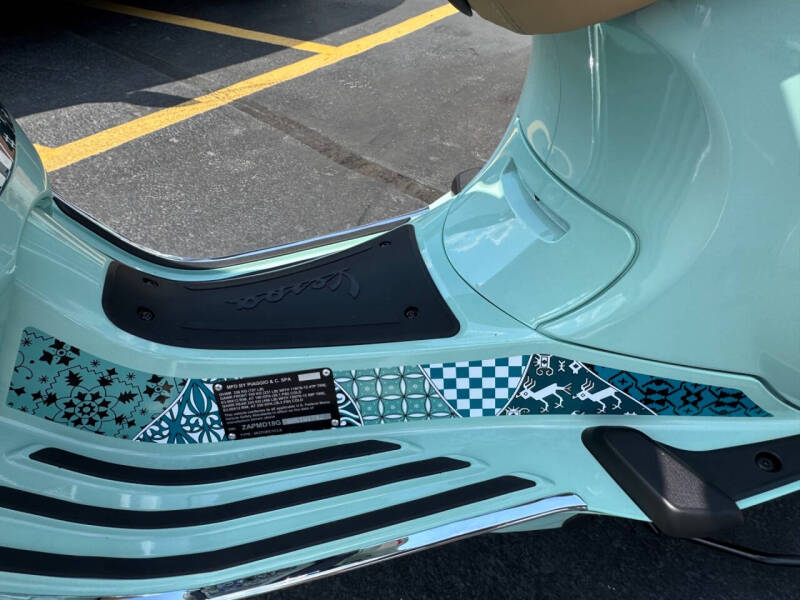 2025 Vespa Primavera 150 Batik