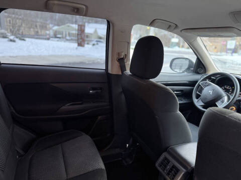 2019 Mitsubishi Outlander ES