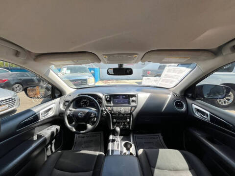 2020 Nissan Pathfinder SV