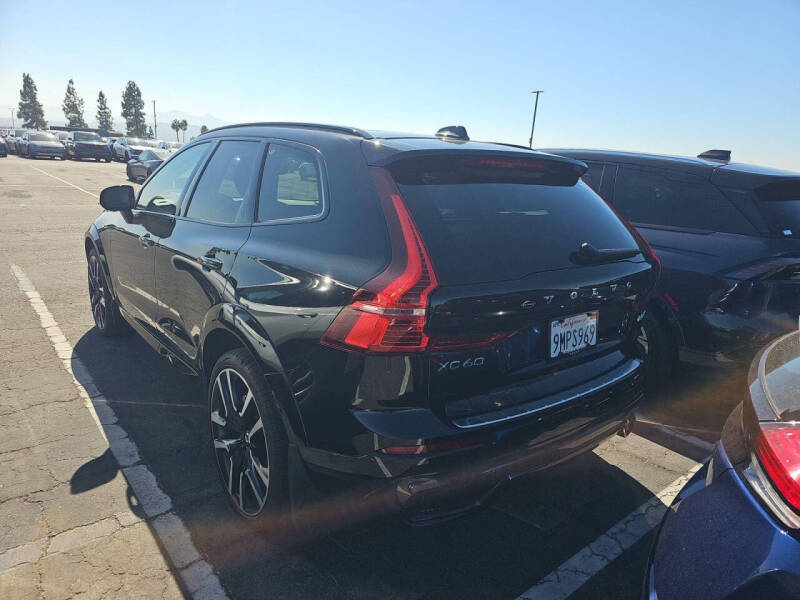 2024 Volvo XC60 B5 Ultimate Dark Theme