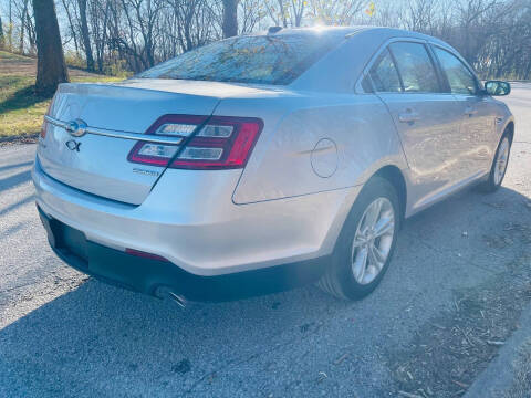 2018 Ford Taurus SE