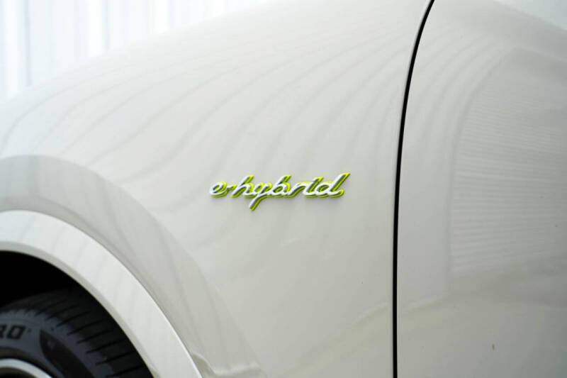 2022 Porsche Cayenne Turbo S E-Hybrid